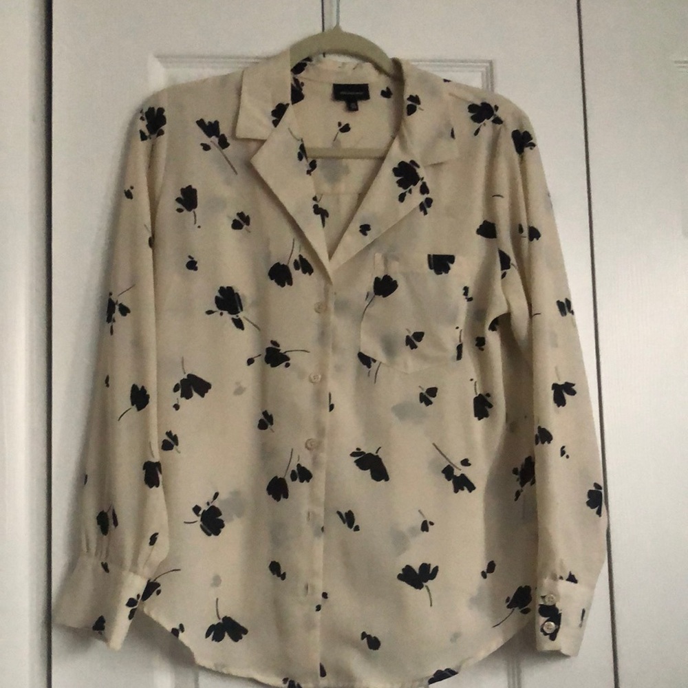 Who What Wear blouse bone and black size medium